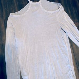 Arizona brand soft off the shoulder top. Junior size L